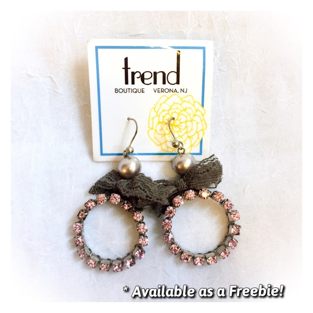 **FREE w/purchase* Cute Pink Stone Earrings w bows